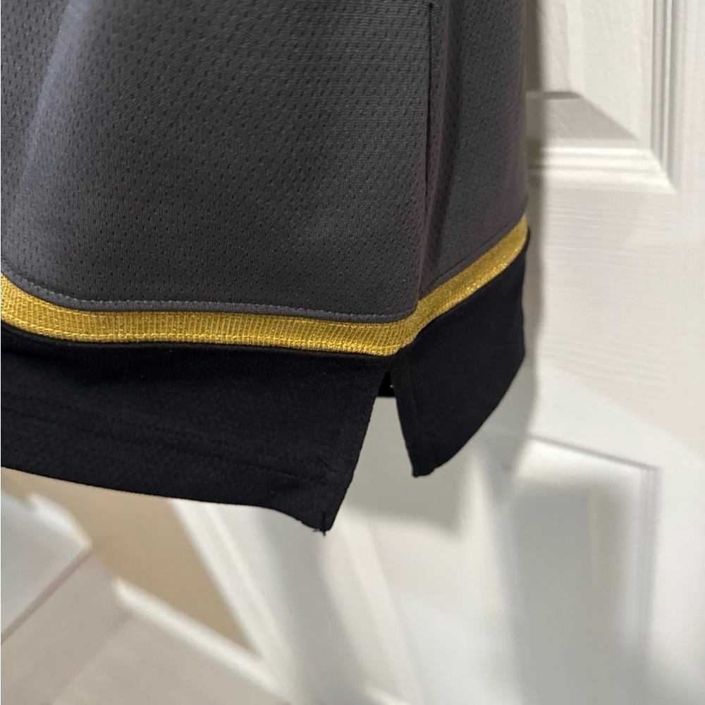 Women’s Vegas Golden Knights Hockey Jersey - Picture 8 of 8
